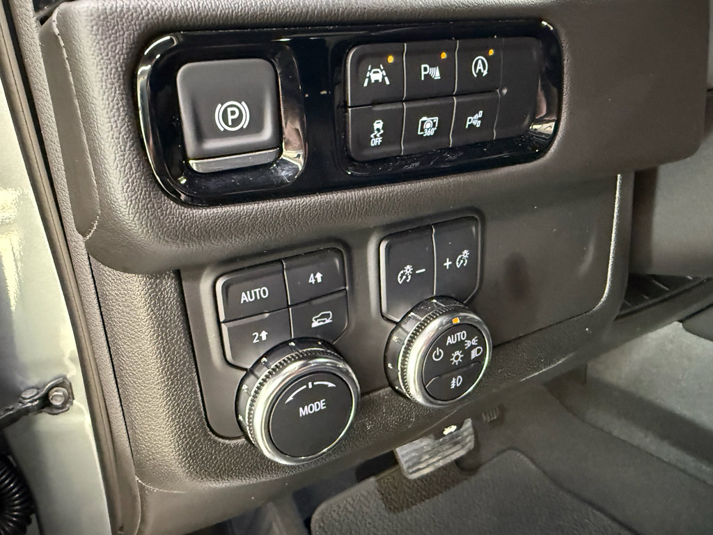 Certified 2025 GMC Yukon Denali AWD/4WD image 41