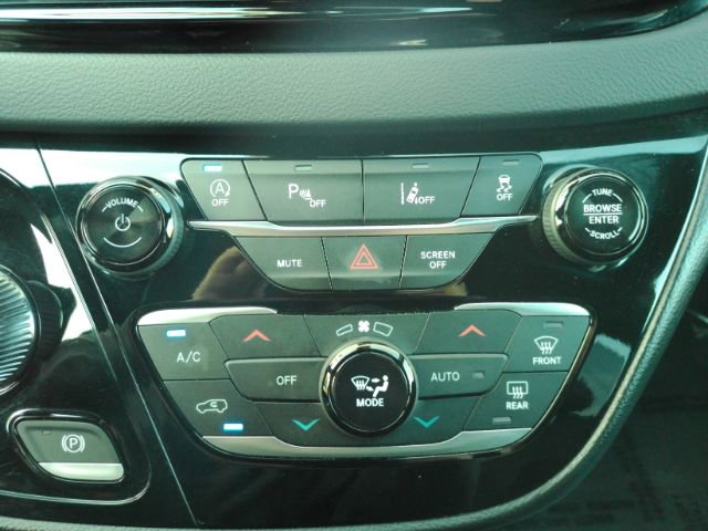 Used 2025 Chrysler Pacifica Select image 47