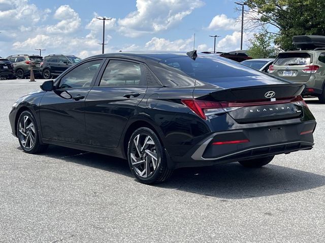 Certified 2025 Hyundai Elantra SEL FWD image 11