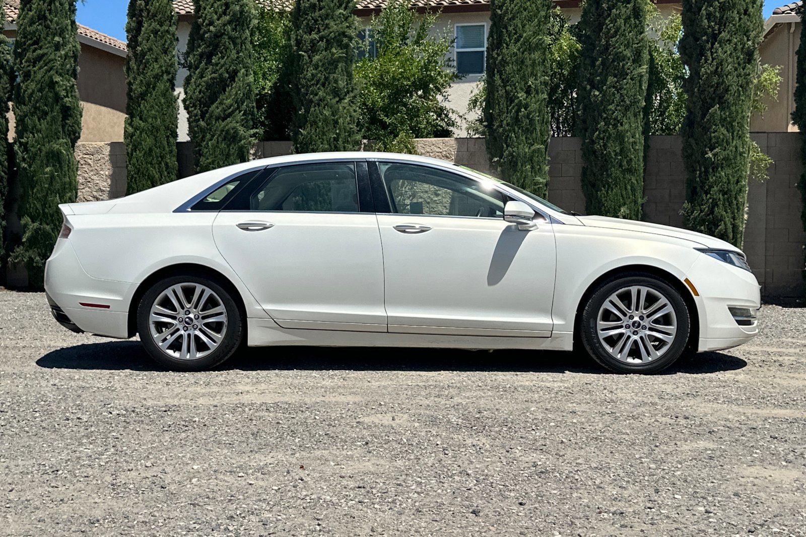 Used 2013 Lincoln MKZ FWD image 3