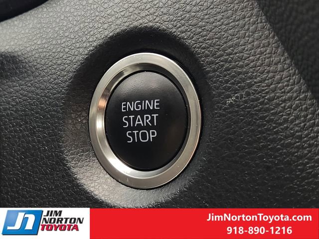 Used 2025 Toyota Corolla SE w/ SE Premium Package FWD image 23