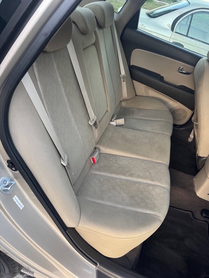 Used 2010 Hyundai Elantra GLS FWD image 14