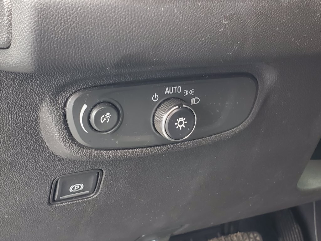 Used 2020 GMC Terrain SLE w/ Driver Convenience Package FWD image 7