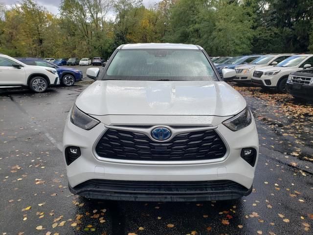 Used 2023 Toyota Highlander LE image 9