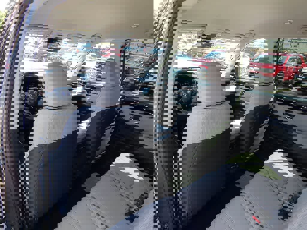 Used 2023 Honda Pilot LX image 16