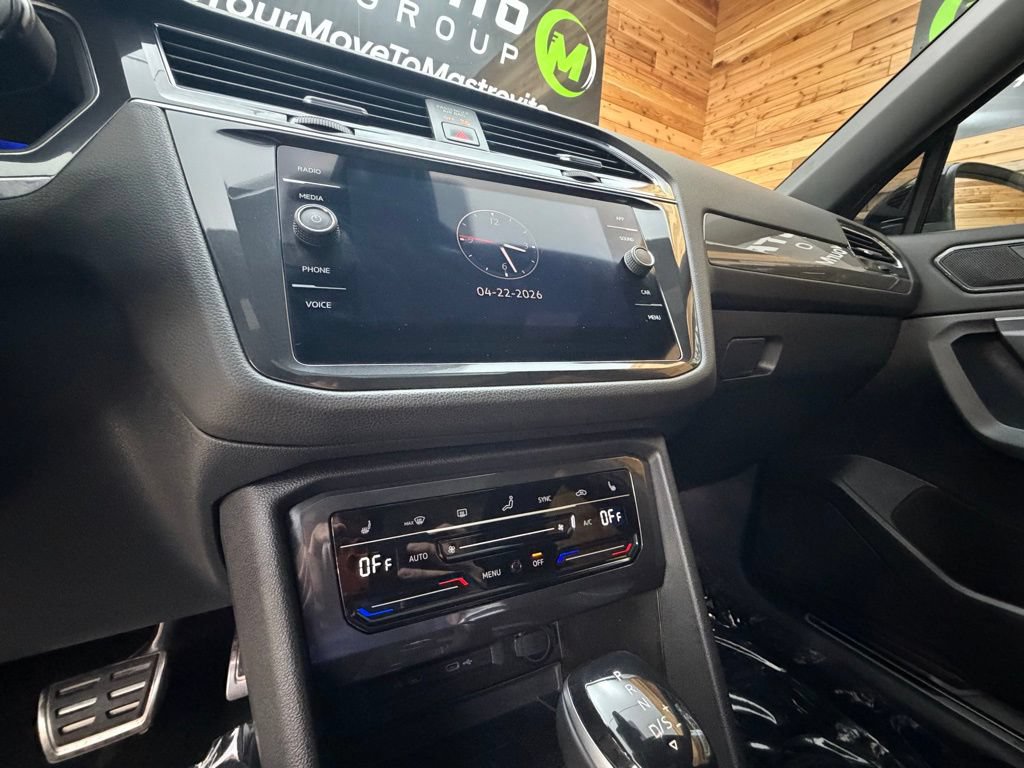 Used 2022 Volkswagen Tiguan SE R-Line AWD/4WD image 18