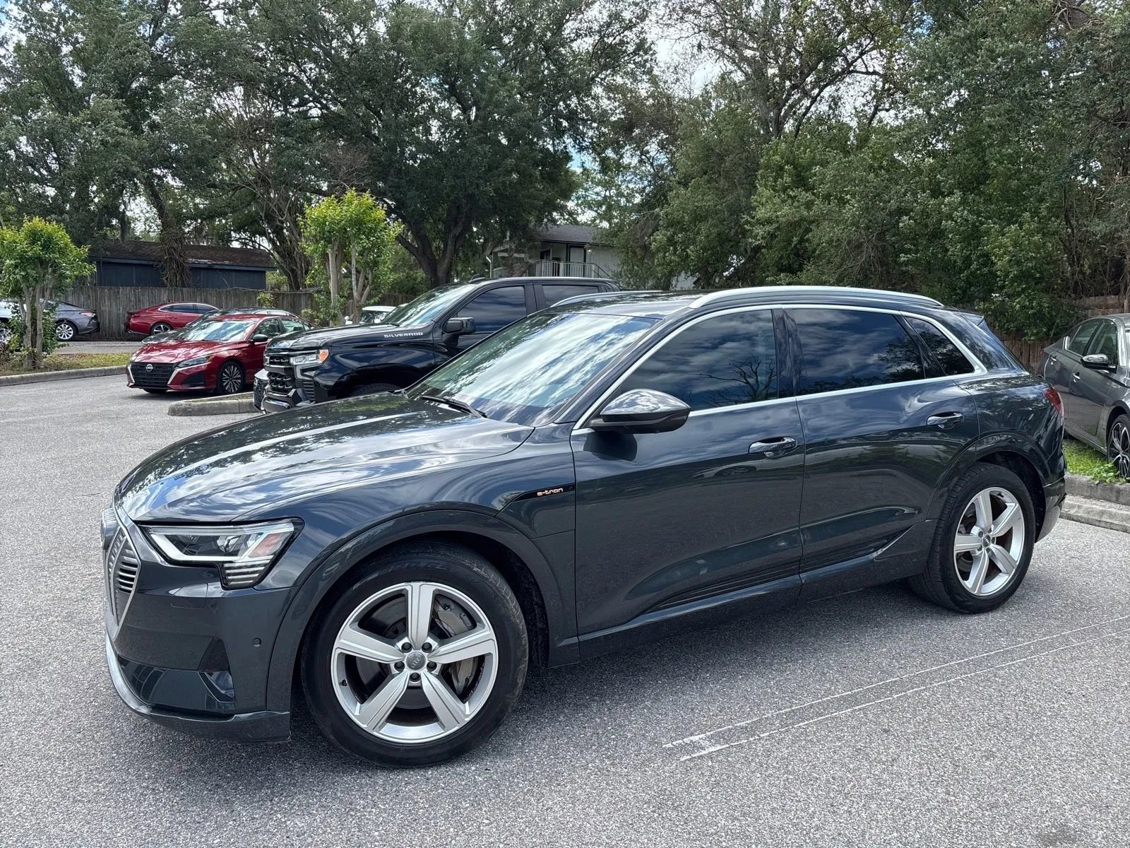 Used 2019 Audi e-tron Premium Plus image 3