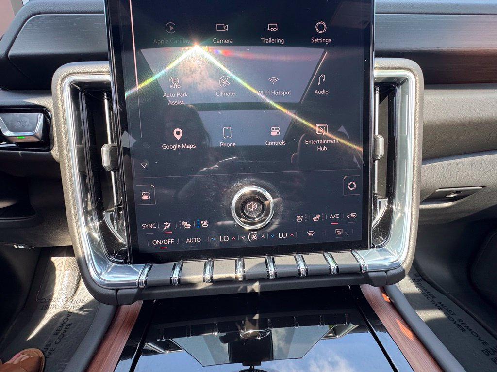 Used 2025 GMC Yukon Denali w/ Denali Reserve Package AWD/4WD image 28