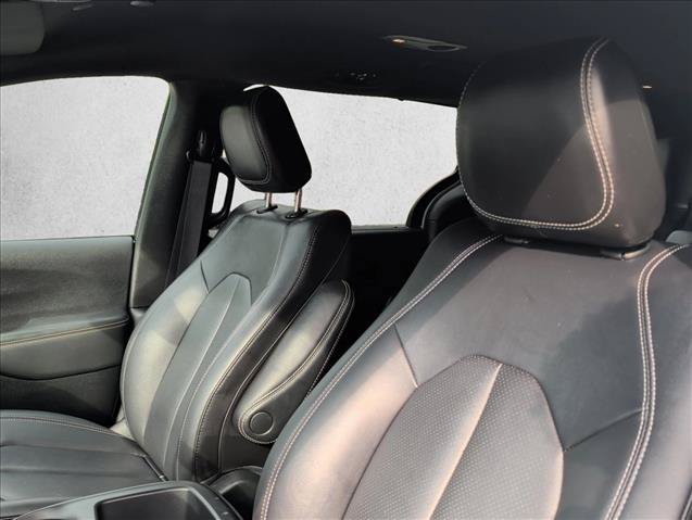Used 2025 Chrysler Pacifica Select FWD image 11