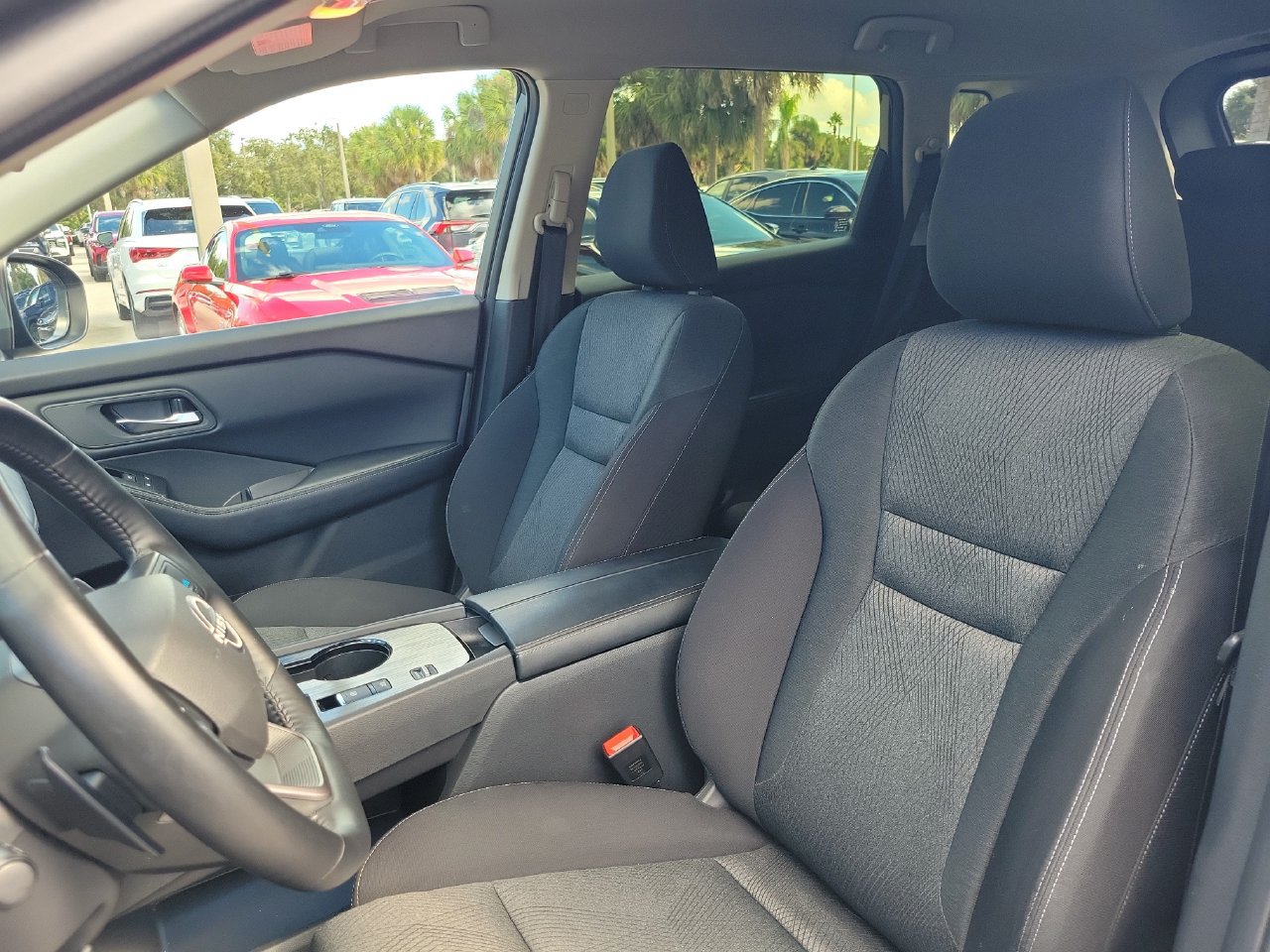 Used 2025 Nissan Rogue SV FWD image 15