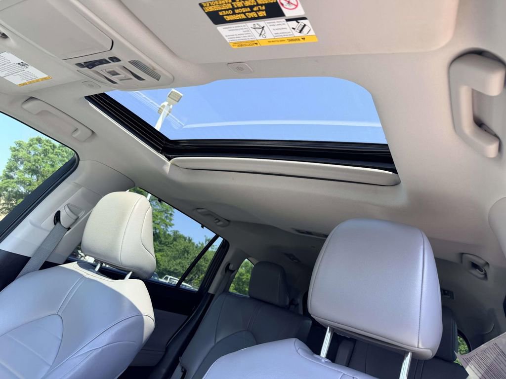 Used 2023 Toyota Highlander XLE FWD image 25
