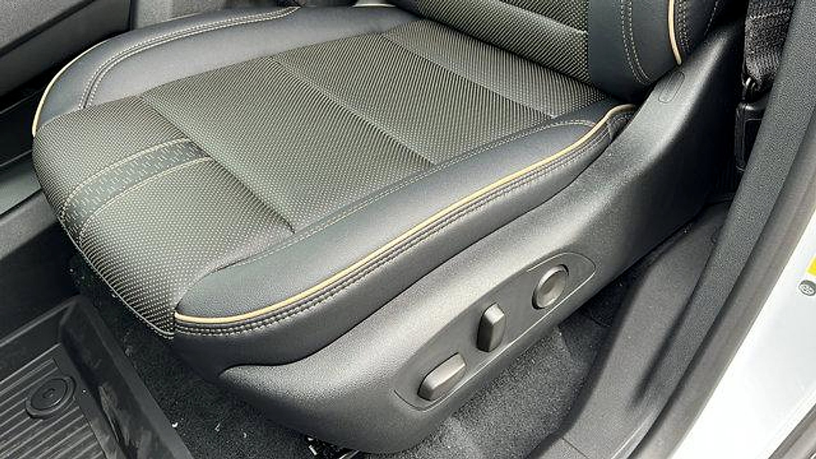 New 2026 Chevrolet Traverse High Country w/ LPO, Floor Liner Package image 21