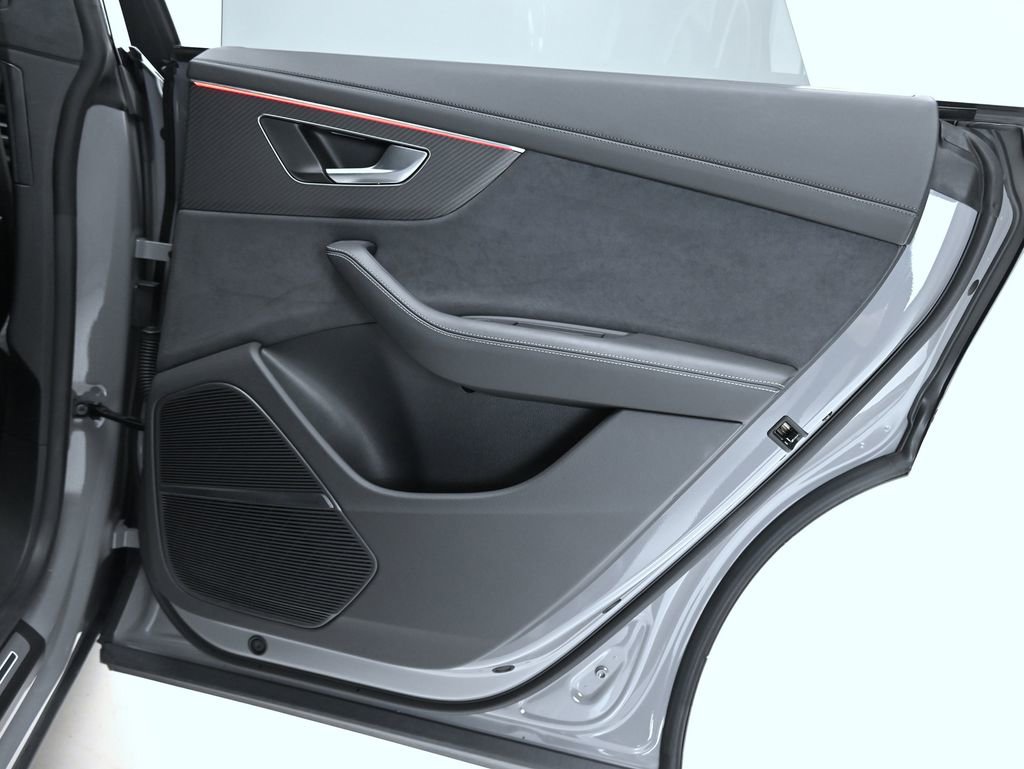 Used 2024 Audi RS Q8 image 25