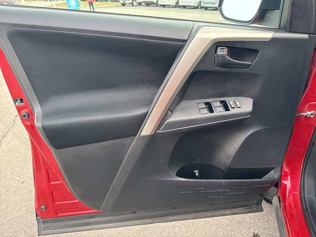 Used 2015 Toyota RAV4 LE image 28