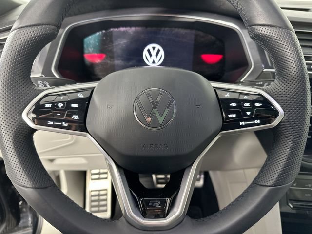 Used 2022 Volkswagen Tiguan SE R-Line image 18