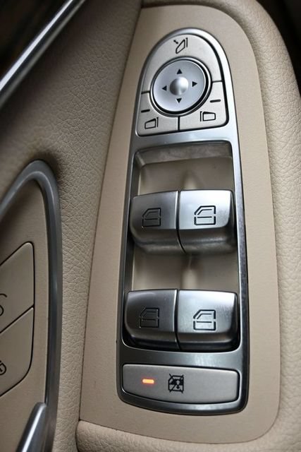 Used 2021 Mercedes-Benz GLC 300 w/ Premium Package image 25