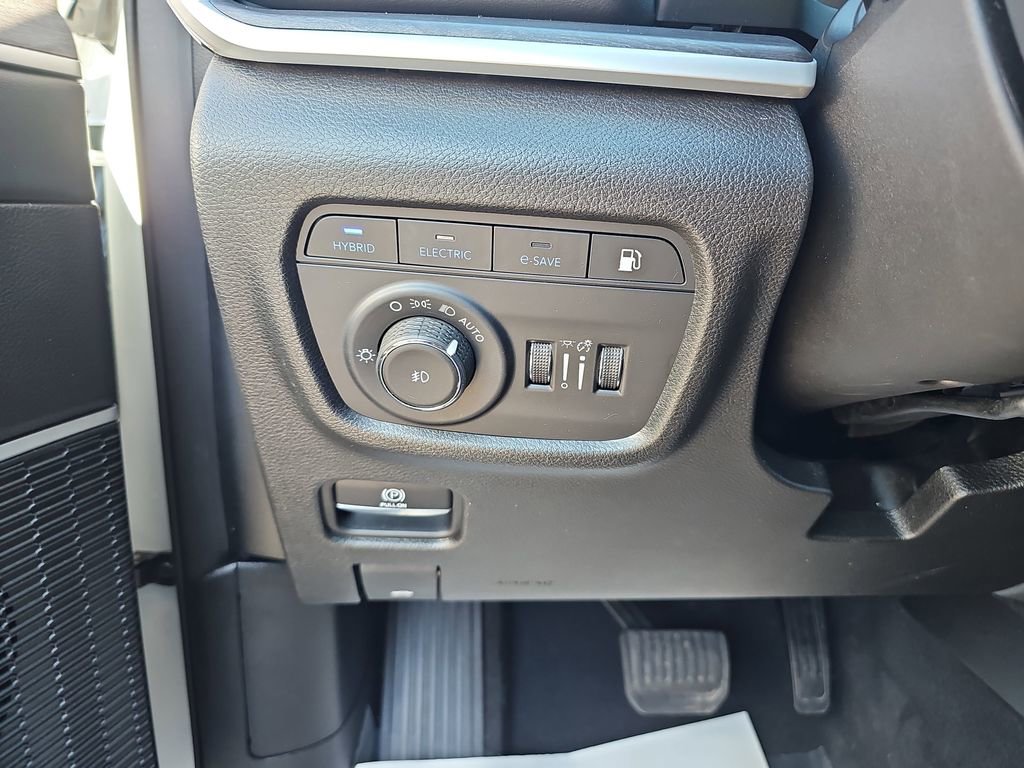 Used 2022 Jeep Grand Cherokee Limited 4xe image 30