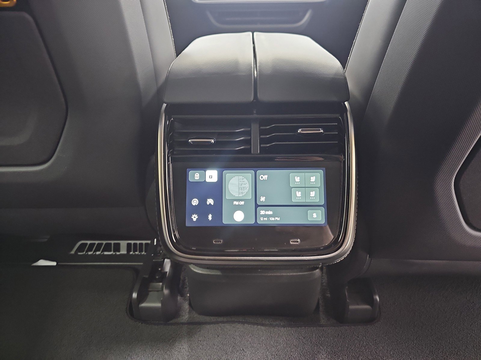 Used 2025 Rivian R1S Adventure image 30