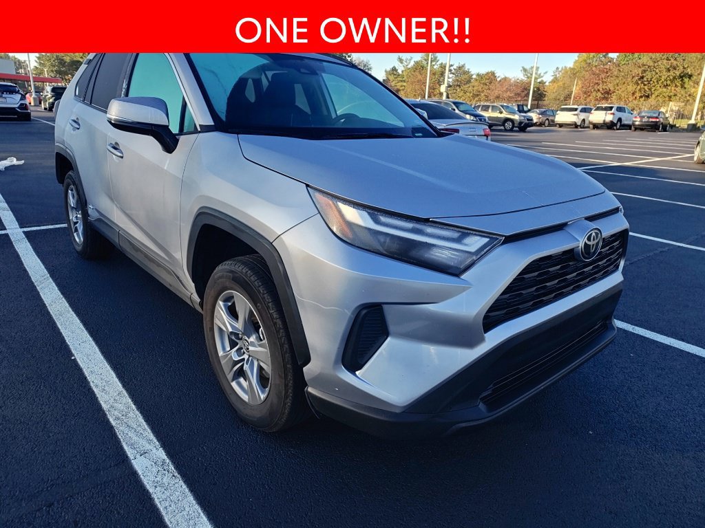 Used 2025 Toyota RAV4 XLE w/ Convenience Package AWD/4WD image 3