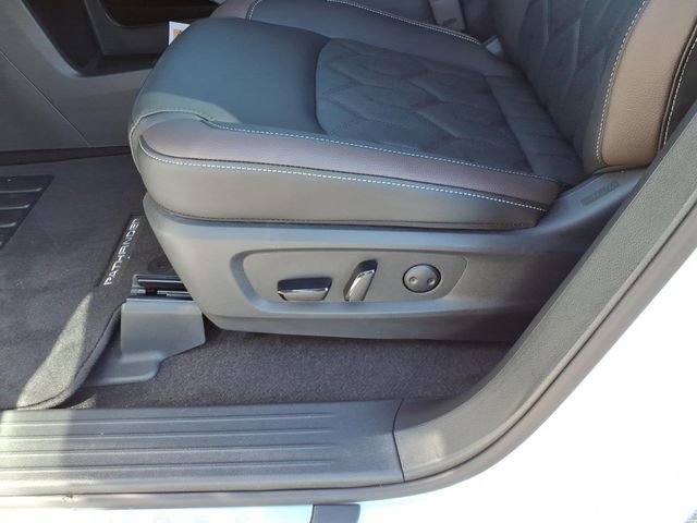 New 2026 Nissan Pathfinder Platinum image 6