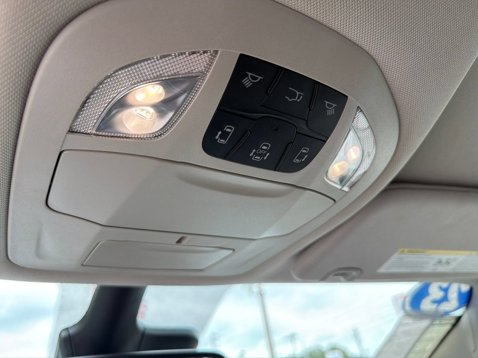 Used 2023 Chrysler Pacifica Touring-L FWD image 26