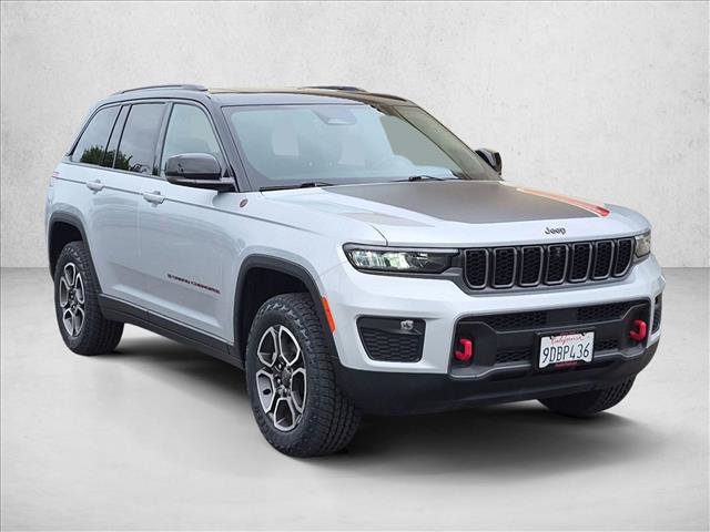 Used 2022 Jeep Grand Cherokee Trailhawk w/ Luxury Tech Group III AWD/4WD image 3