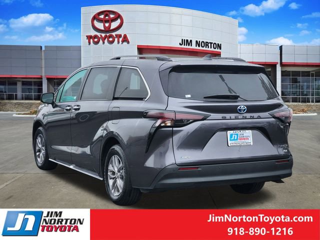 Used 2025 Toyota Sienna XLE image 7