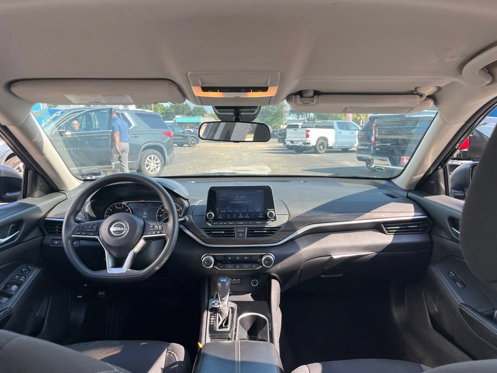Used 2024 Nissan Altima 2.5 SV FWD image 44