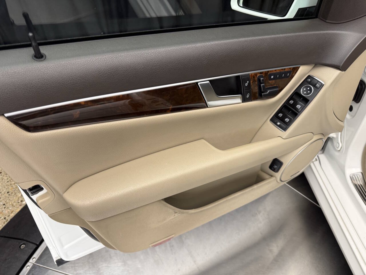 Used 2013 Mercedes-Benz C 250 Sedan image 16