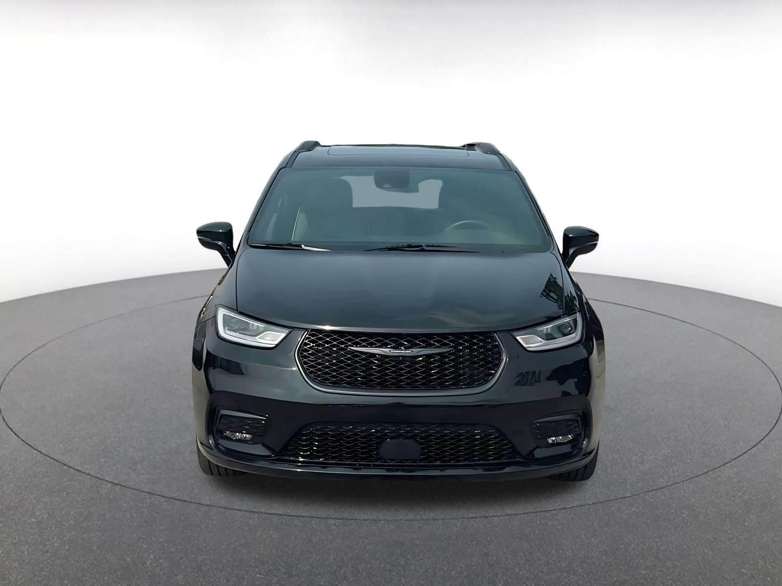 Used 2025 Chrysler Pacifica Limited FWD image 4
