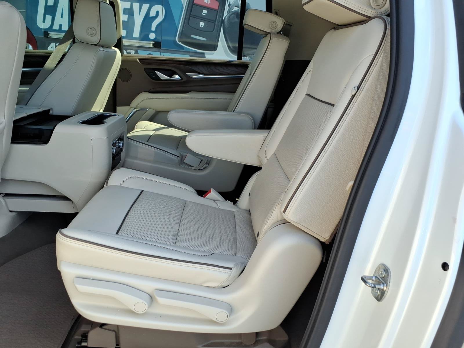 Used 2022 GMC Yukon XL Denali AWD/4WD image 8