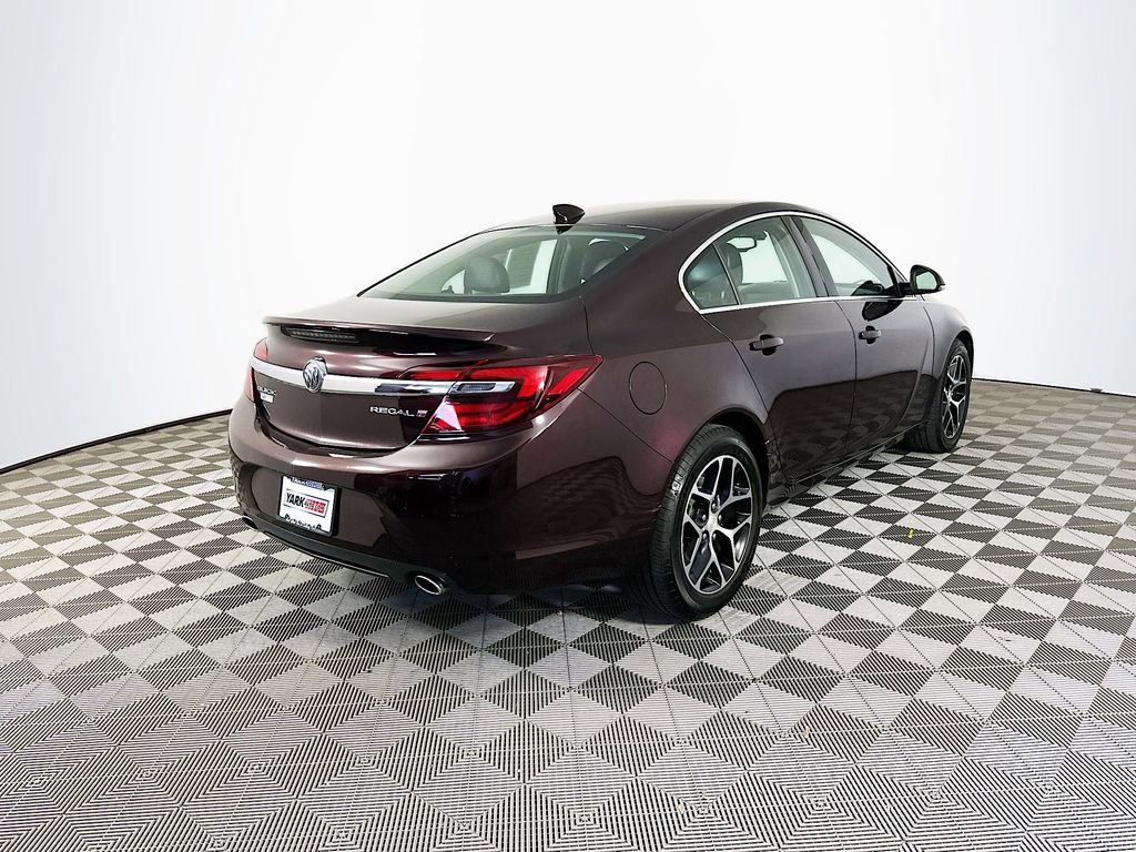 Used 2017 Buick Regal Sport Touring FWD image 10