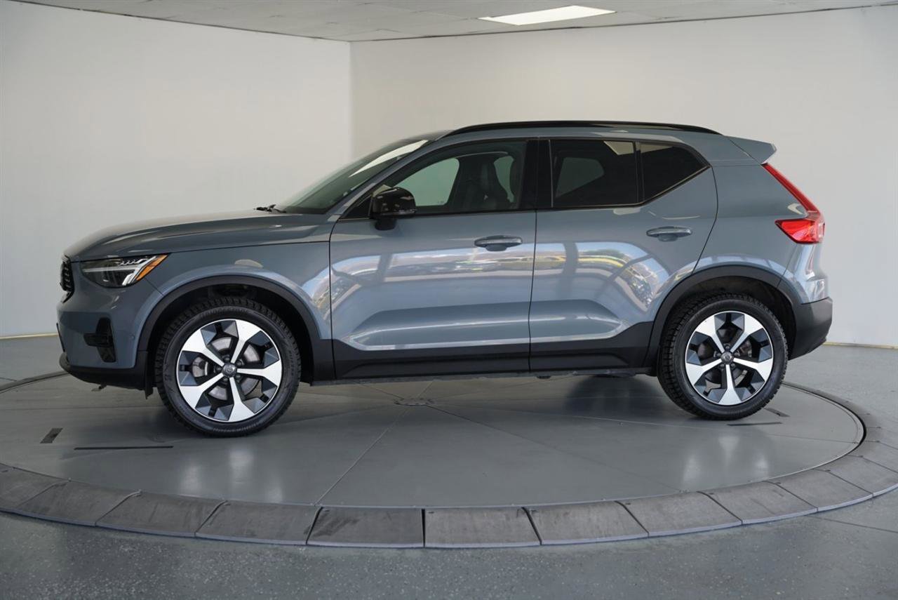 Used 2023 Volvo XC40 B4 Ultimate FWD image 4