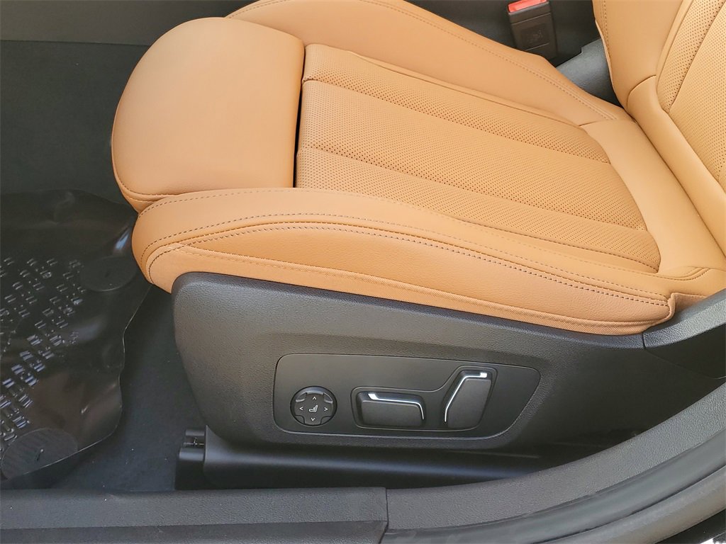 New 2025 BMW 330i xDrive Sedan w/ M Sport Package image 9