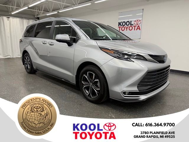 Certified 2025 Toyota Sienna Platinum AWD/4WD image 1