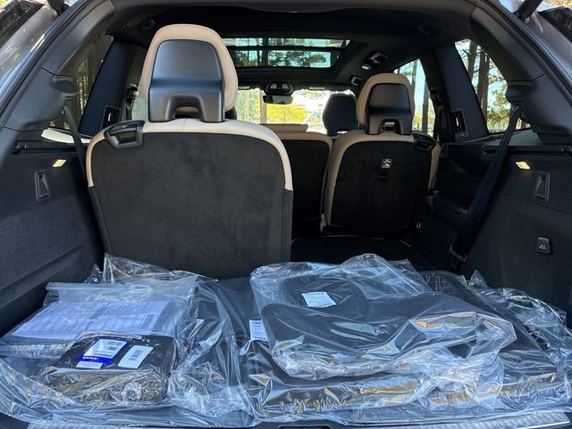 New 2026 Volvo XC90 B6 Plus w/ Protection Package Premier AWD/4WD image 17