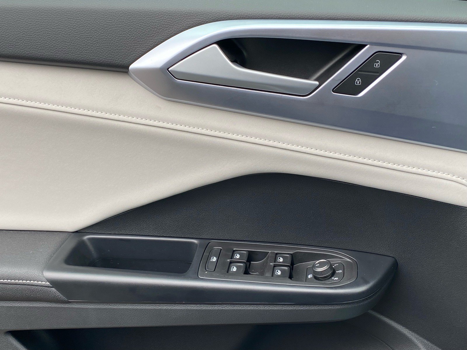 New 2026 Volkswagen Taos SE AWD/4WD image 11