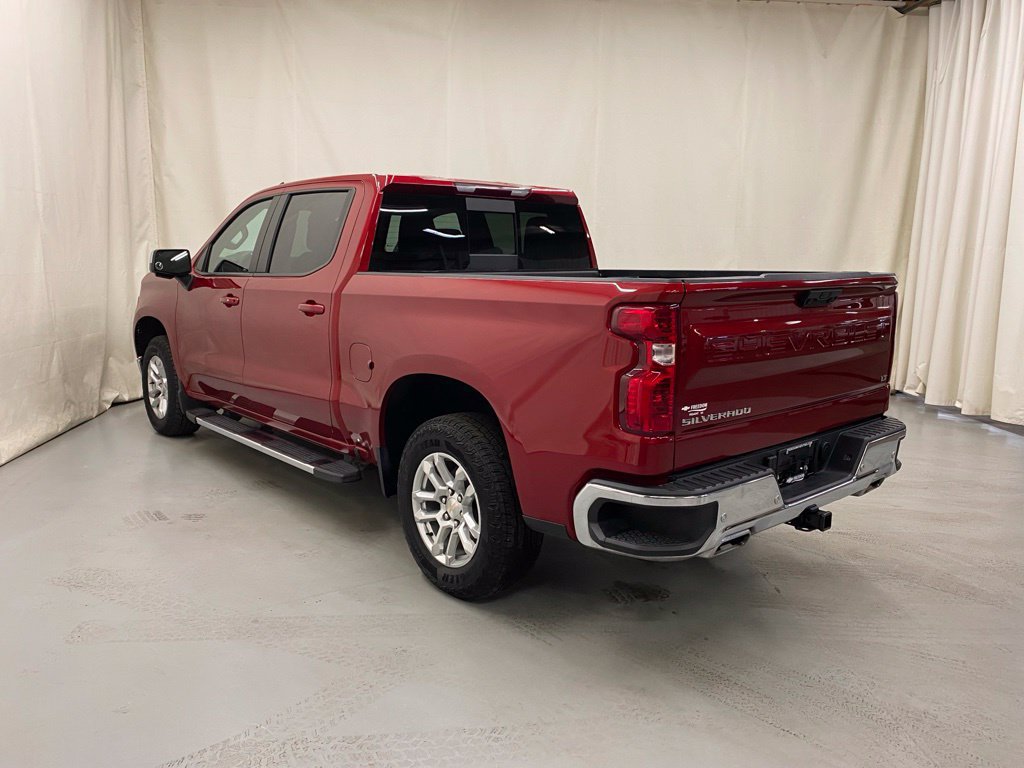Used 2024 Chevrolet Silverado 1500 LT AWD/4WD image 5