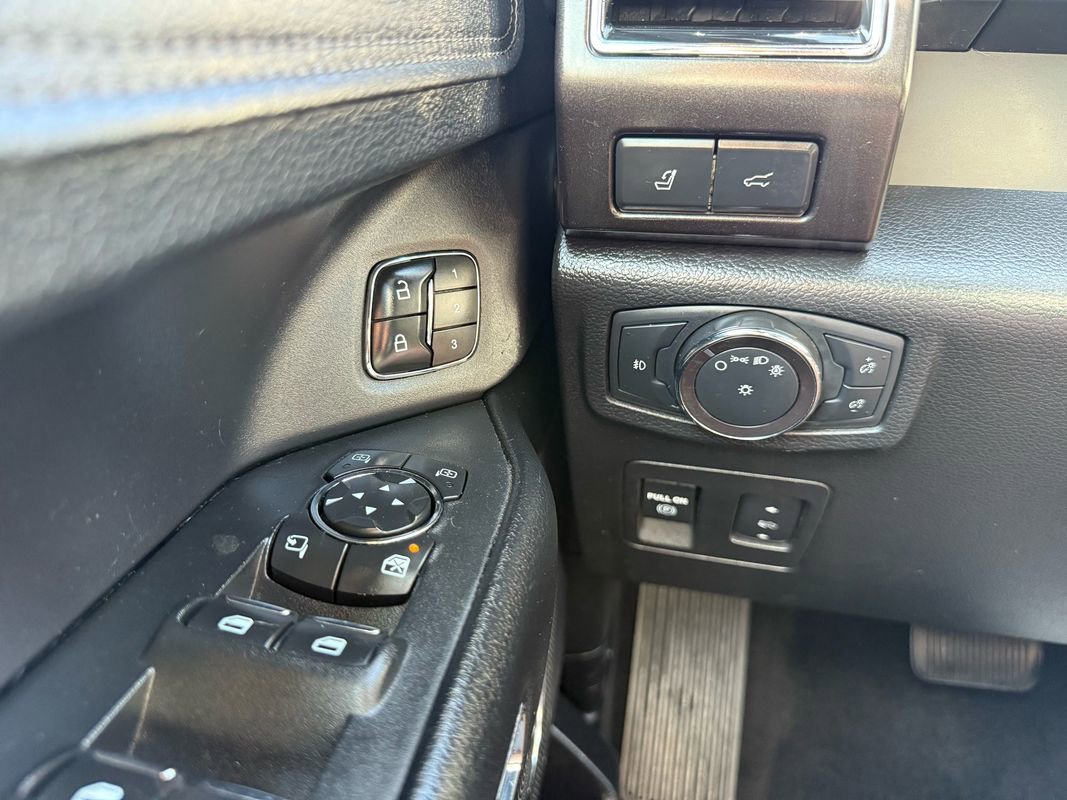 Used 2019 Ford Expedition Max Limited image 16