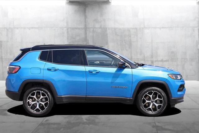 Used 2025 Jeep Compass Limited AWD/4WD image 5