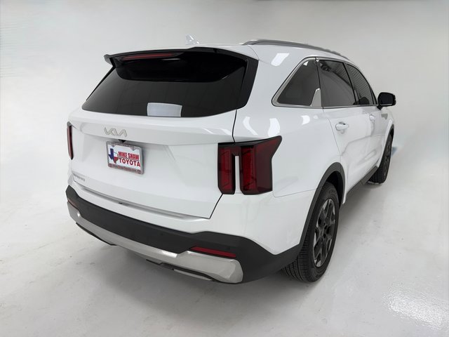 Used 2024 Kia Sorento S image 8