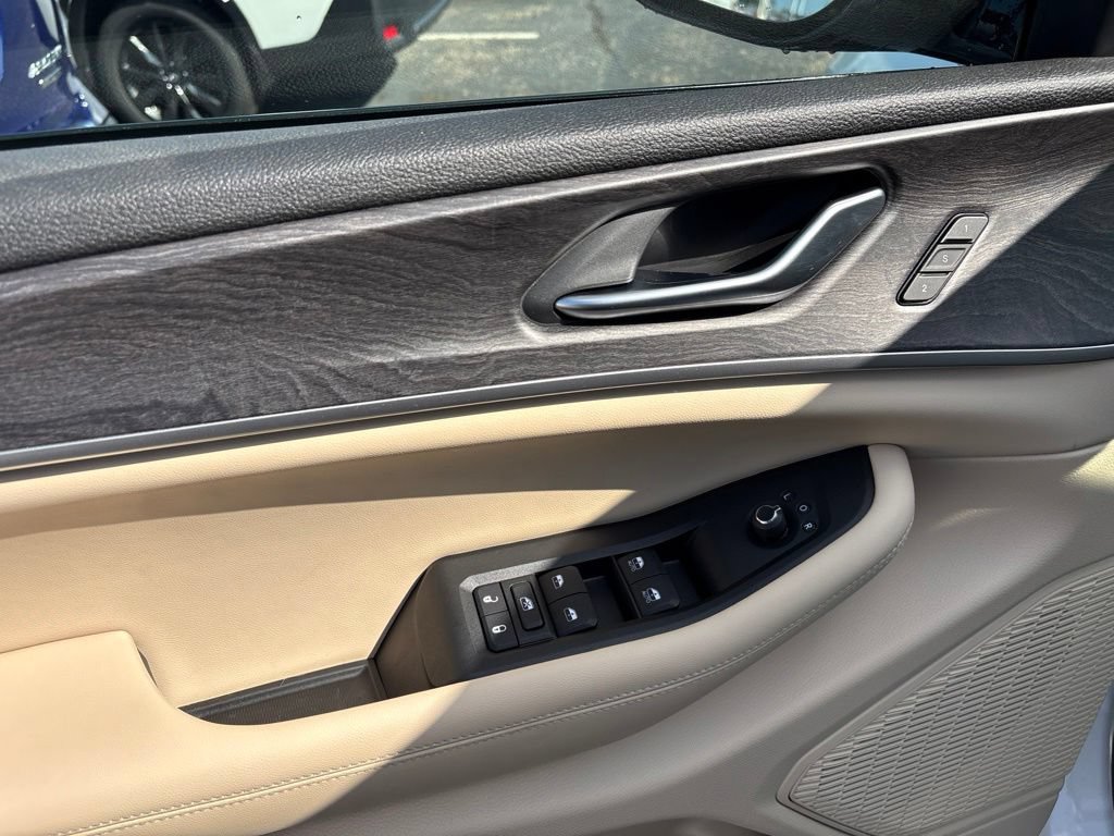 Used 2024 Jeep Grand Cherokee Limited RWD image 17