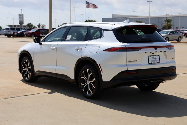 New 2025 Toyota Crown Signia image 6