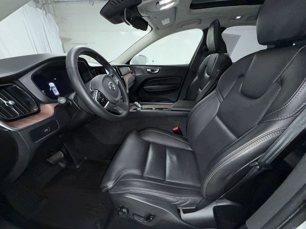 Used 2023 Volvo XC60 B5 Ultimate w/ Climate Package image 13