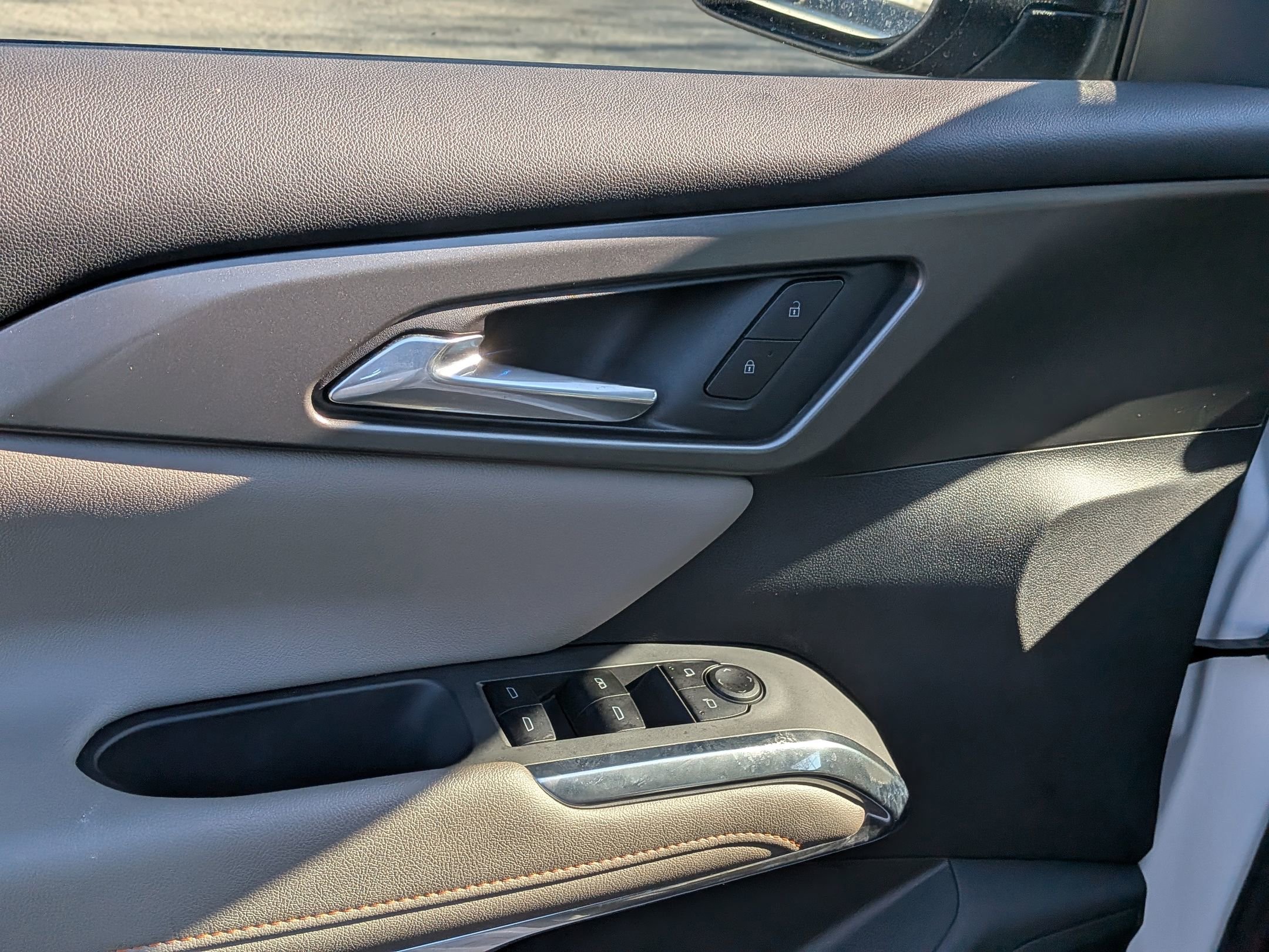 Used 2025 Chevrolet Traverse LT image 15