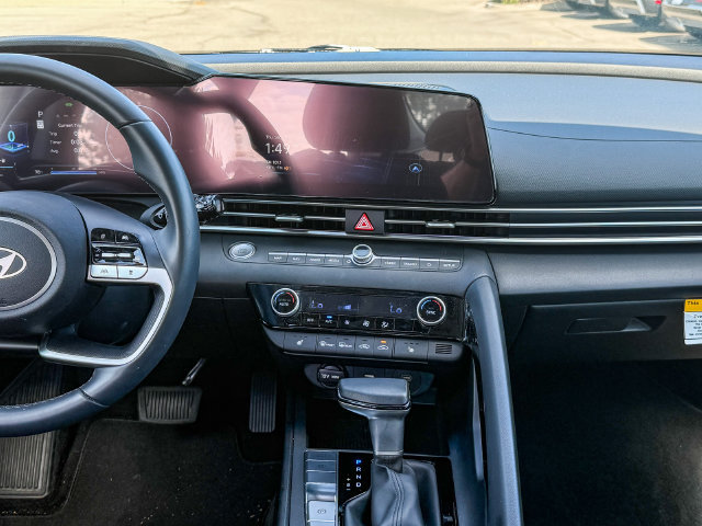 Used 2025 Hyundai Elantra SEL FWD image 14