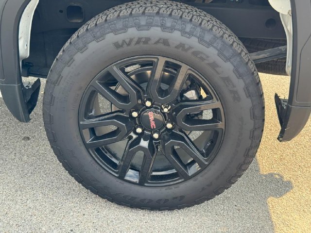 Used 2025 GMC Sierra 1500 Elevation AWD/4WD image 8