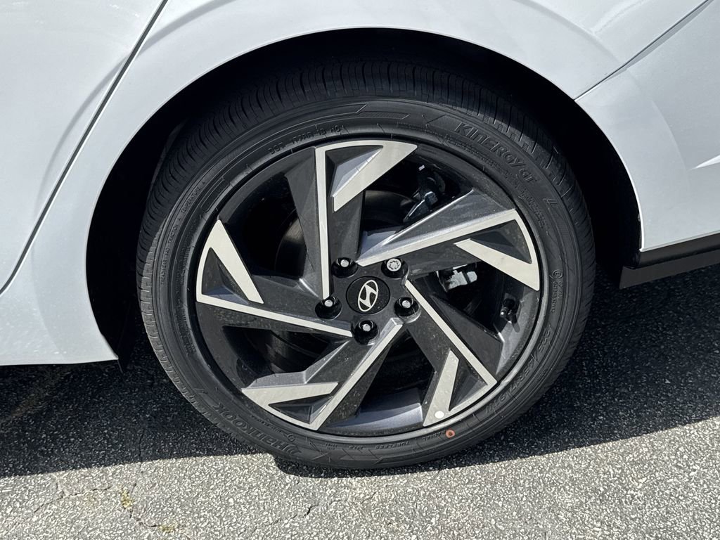 New 2025 Hyundai Elantra SEL FWD image 19