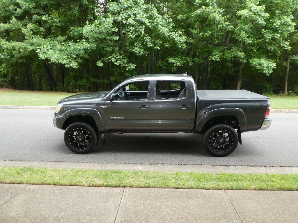 Used 2015 Toyota Tacoma 4x4 Double Cab w/ SR5 Package image 1