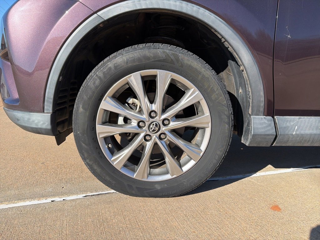 Used 2018 Toyota RAV4 Limited image 12